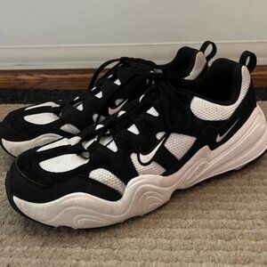 Black & White Nike Tech Hera